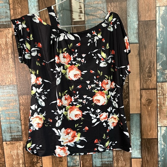 Cyan style medium floral T-shirt top - Picture 13 of 16